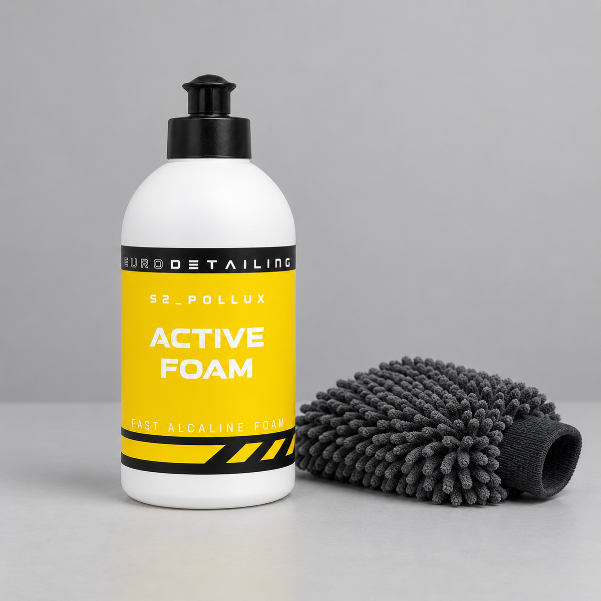 Eurodetailing S2 Pollux Active Foam beside a charcoal microfibre wash mitt.
